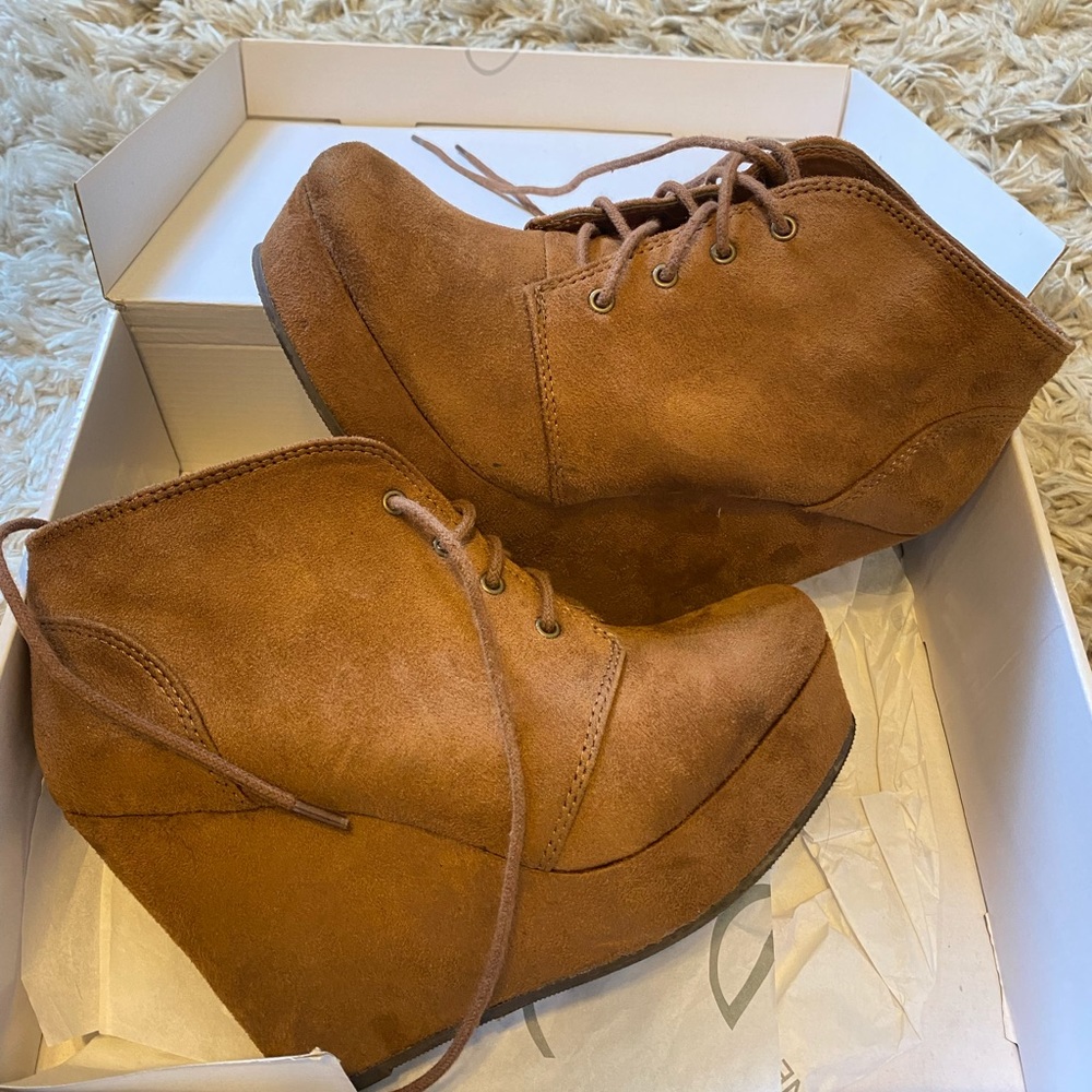Chestnut booties